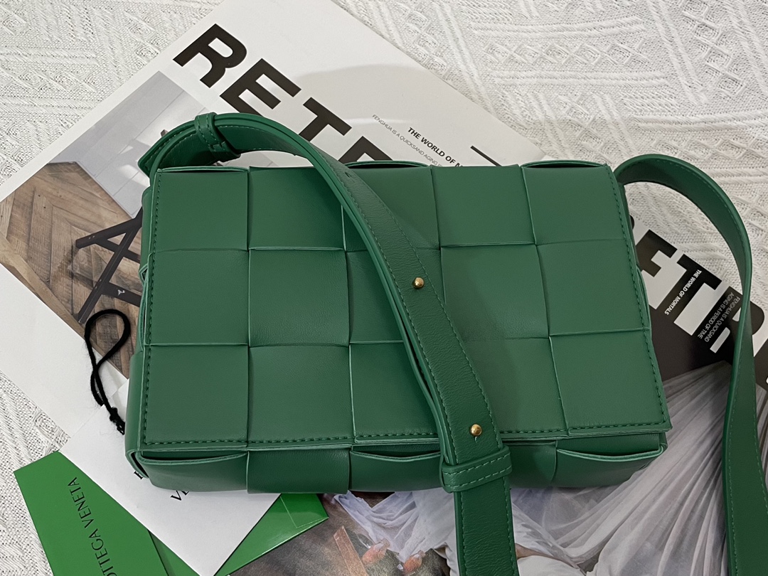 Cassette Intreccio Leather Cross-body Bag Dark Green